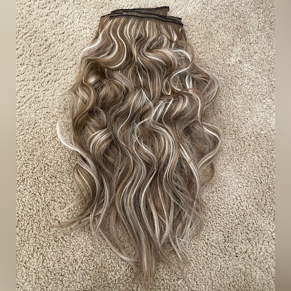 Synthetic Clip In Hair Extensions - Picture 2 of 4